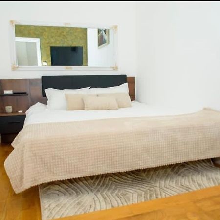 Hotel Bistro Centru Vechi Krajowa Zewnętrze zdjęcie